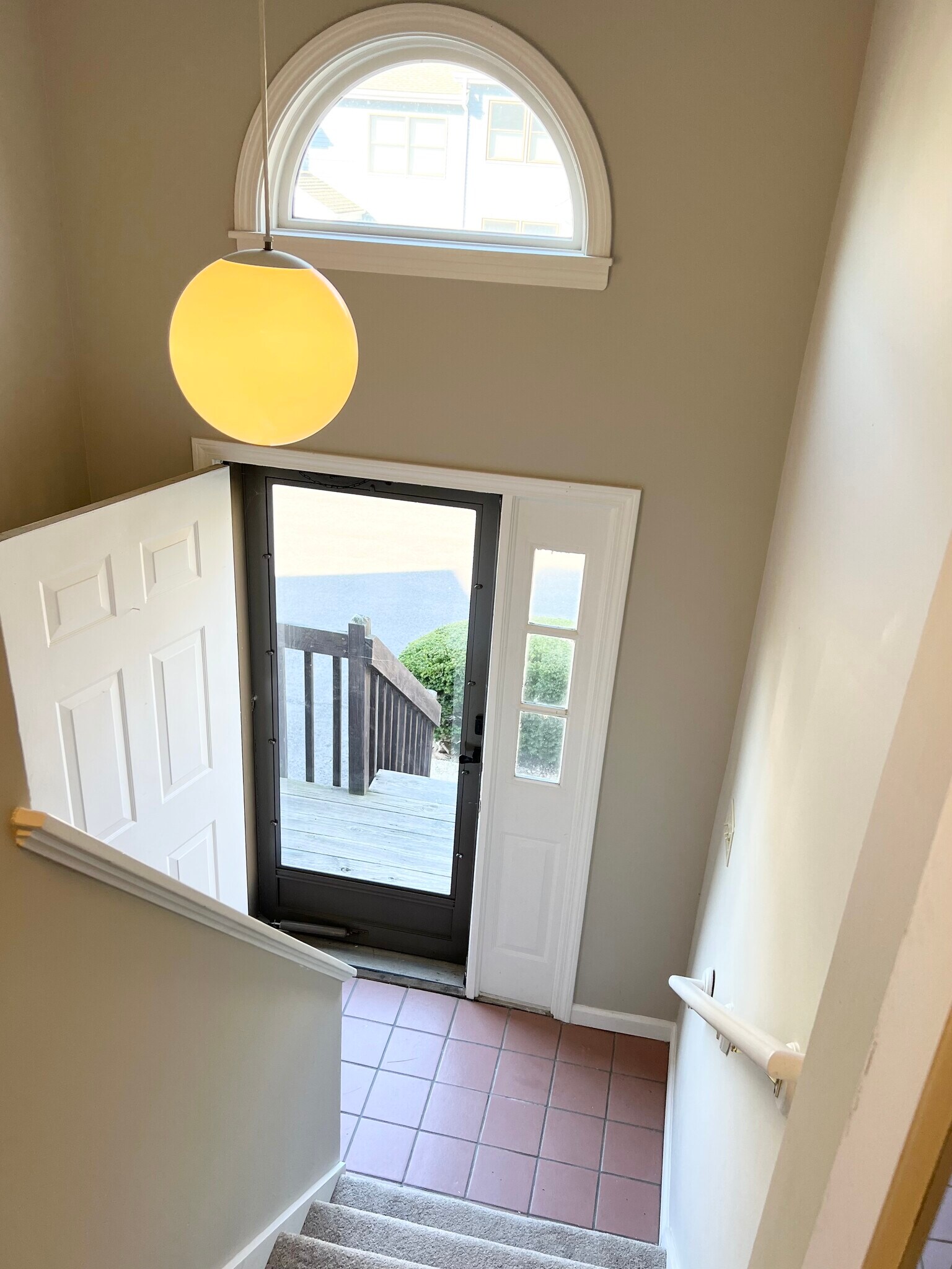 Building Photo - 812 Lake Vista Dr