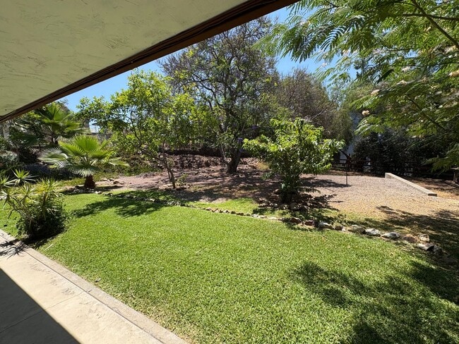Building Photo - Prestigious Family Home In Outstanding Loc...