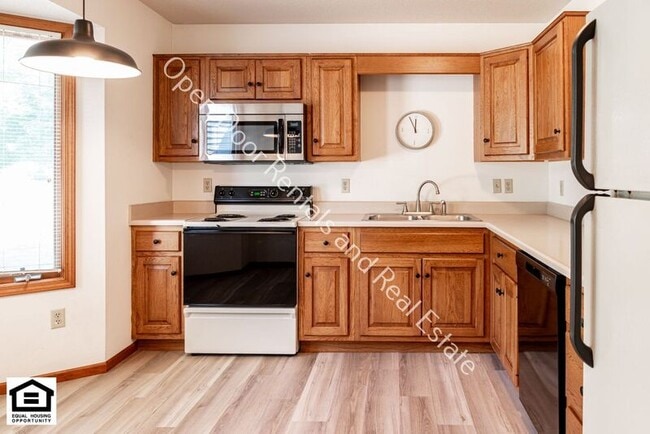 Building Photo - 1422 Flagstone Dr
