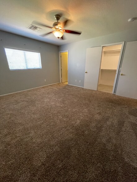 Building Photo - 3016 W White Feather Ln