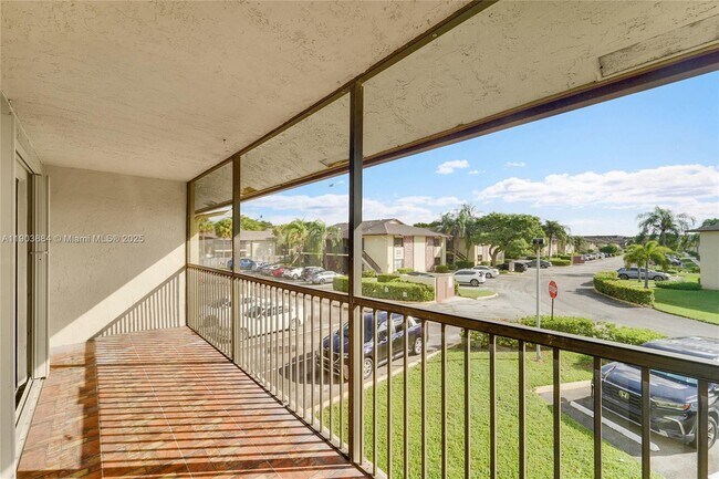 Building Photo - 10035 Winding Lake Rd