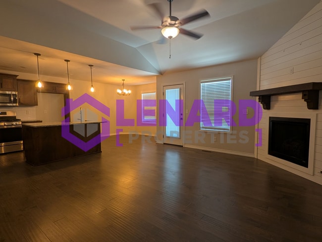 Building Photo - Spacious 3 Bedroom Home!