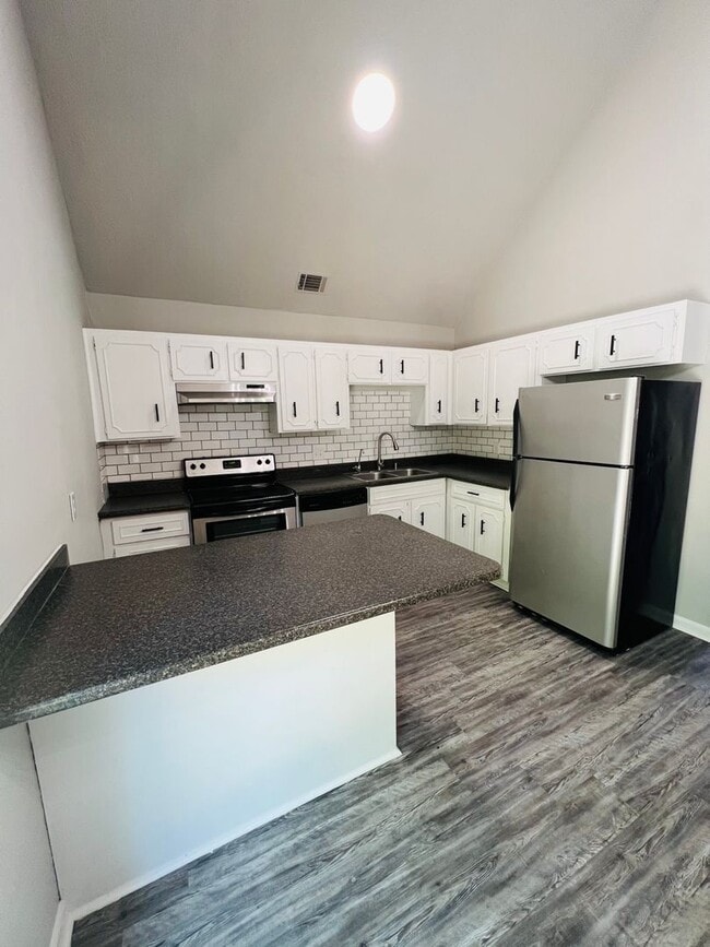 Building Photo - Coming soon