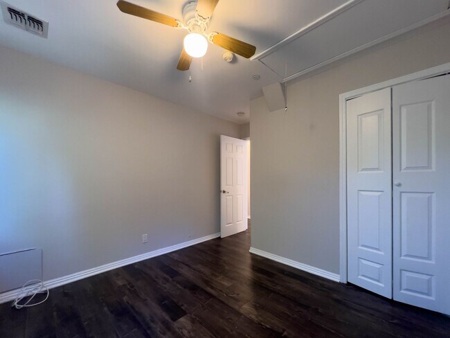 Building Photo - 15424 Camarillo St