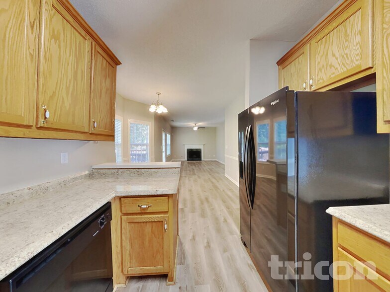 Building Photo - 225 Mels Way