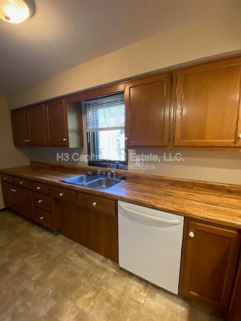 Building Photo - 901 2nd St