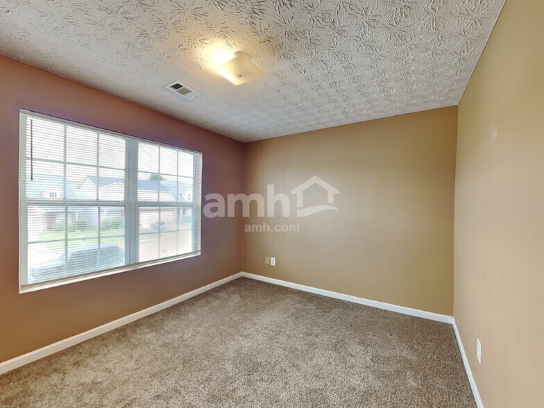 Building Photo - 6110 Flagstaf Walk