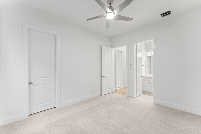 Building Photo - 26915 Longwood Ledge Ln