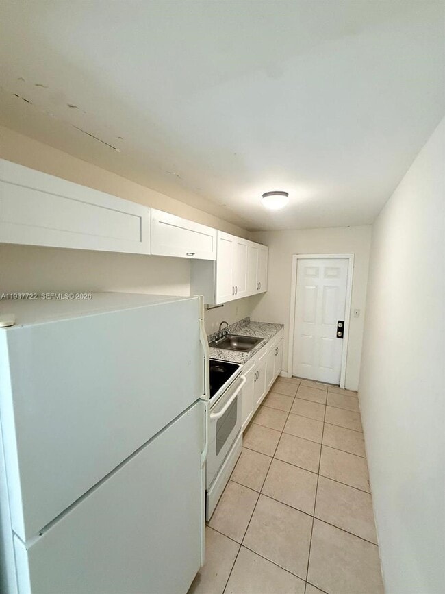 Building Photo - 1055 NE 34th Ct