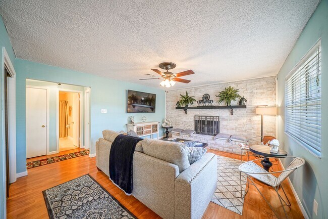 Building Photo - 125 Carl Dr