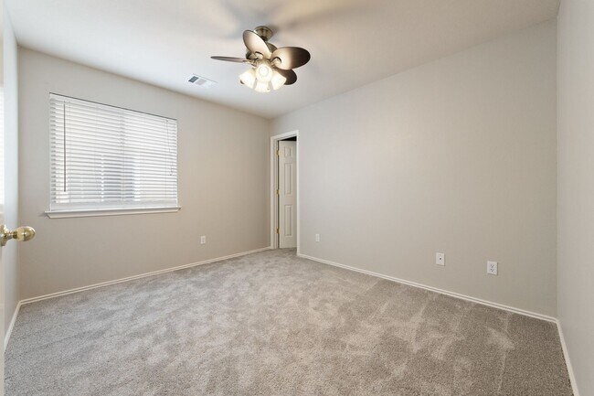 Building Photo - A cute cottage home in Settler's Overlook