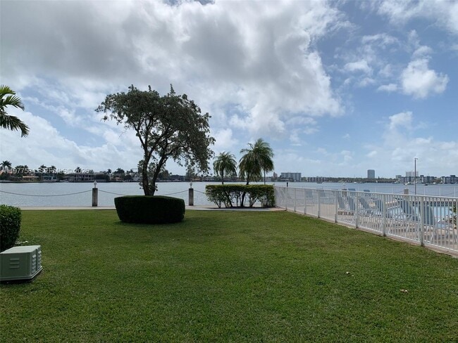 Building Photo - 3010 Marcos Dr