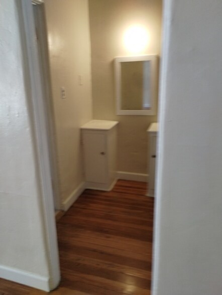 Building Photo - 901 S Kingsley Dr