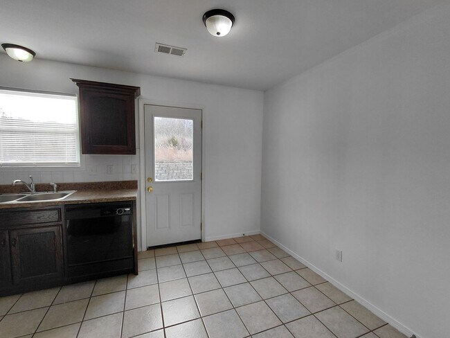 Building Photo - 24444 Sounder Ln