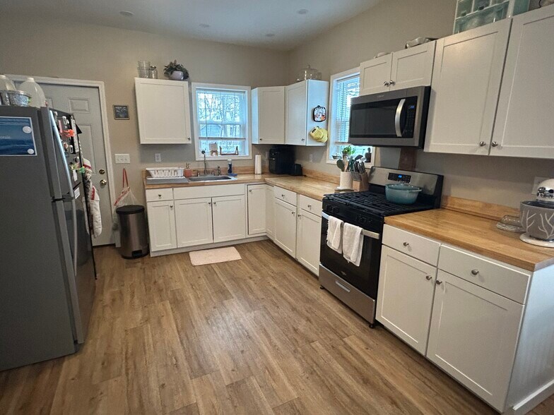 Building Photo - 1239 Plymouth Ave S