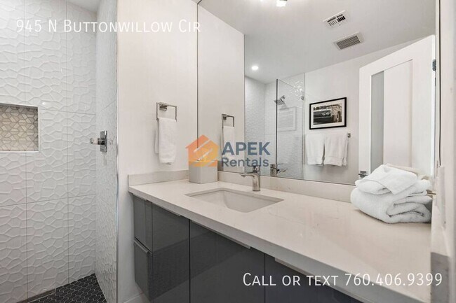 Building Photo - 945 N Buttonwillow Cir