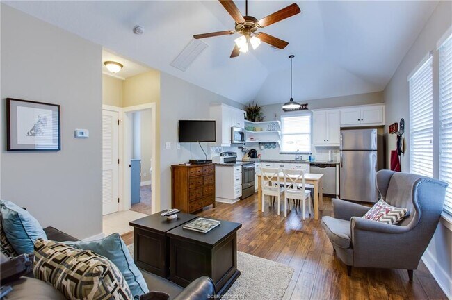 Primary Photo - 201 Montclair Ave