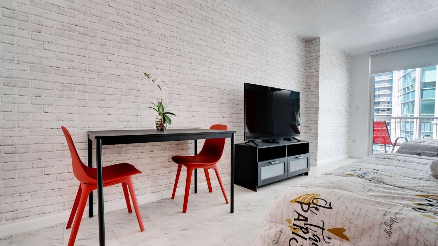 Building Photo - 1 SE 12th St