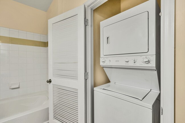 Building Photo - Beautiful 1 Bedroom 1 Bathroom Condo In Much Sought After Exchange At Van Dorn