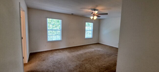 Building Photo - 1527 Sergeant Ln