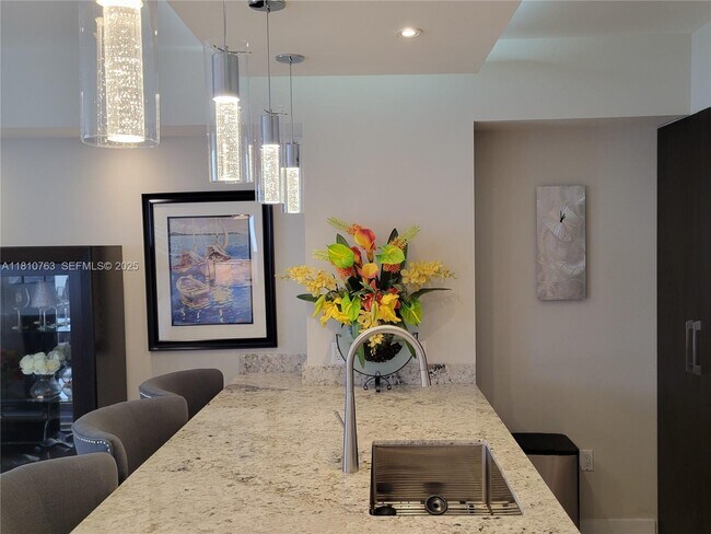 Building Photo - 1830 S Ocean Dr