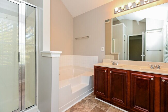 Building Photo - 309 Breeze Ct