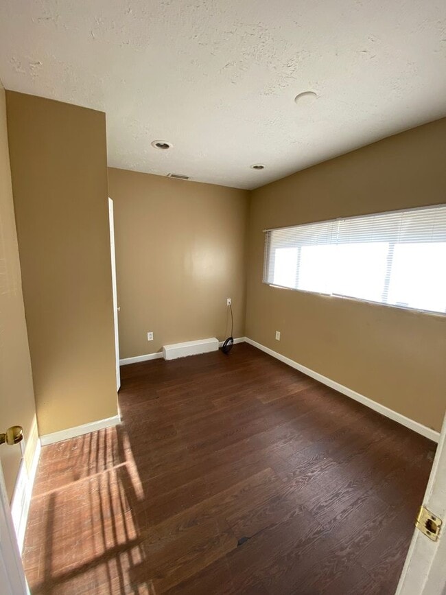 Building Photo - 4420 N 48th St
