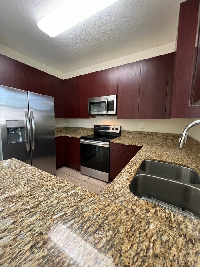 Kitchen - 938 NE 29th Ter