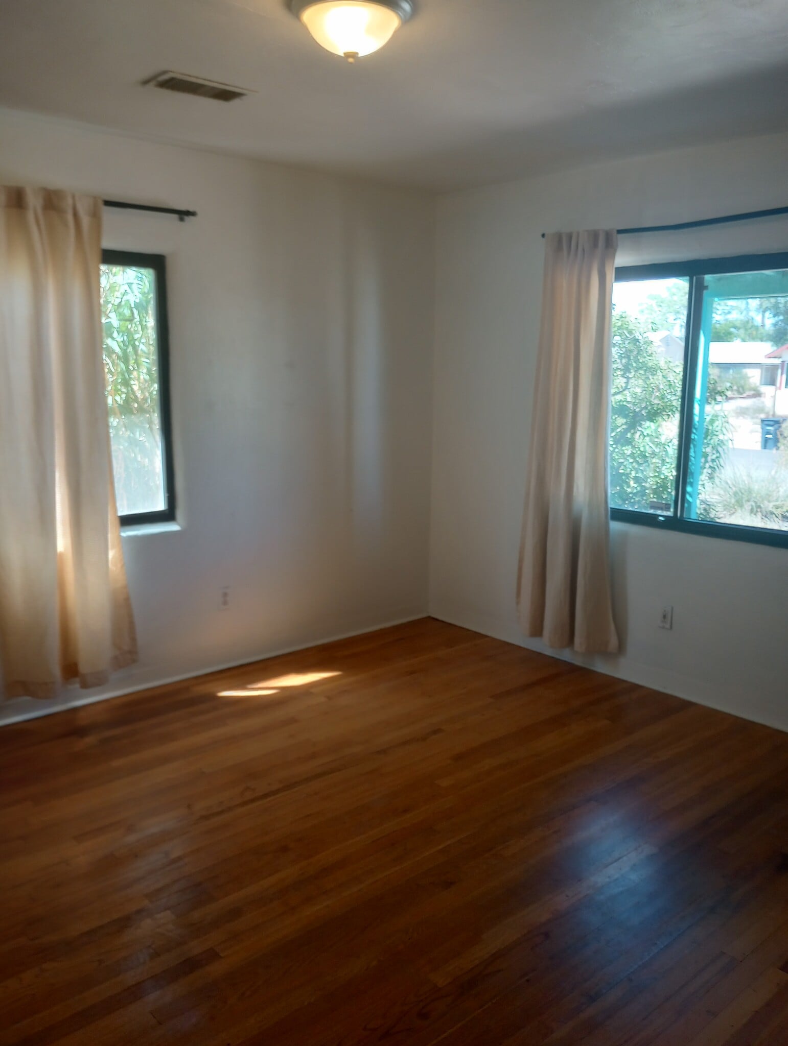 Building Photo - 318 Cornell Dr SE