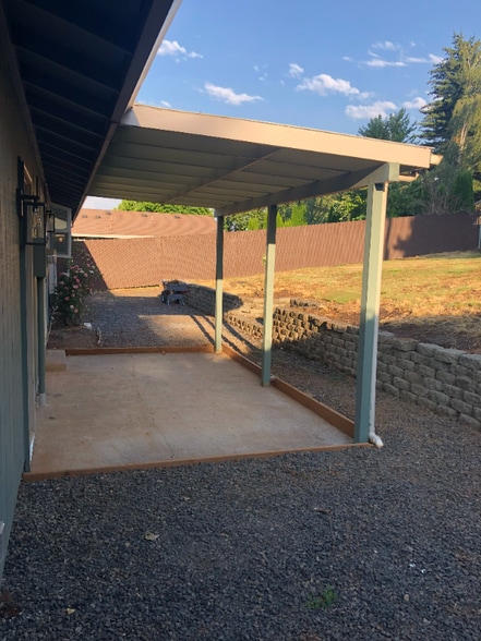 Building Photo - 320 Kanuku St SE