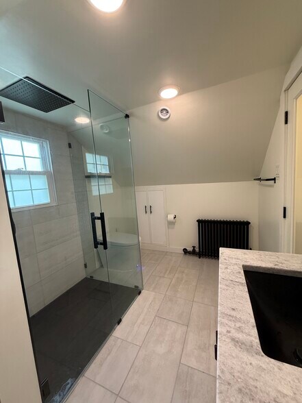 Top floor bathroom - 32 Mayflower Rd