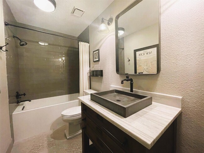 Building Photo - 9602 Top Gallant Ct