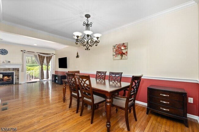 Building Photo - 28 Pinfold Ct