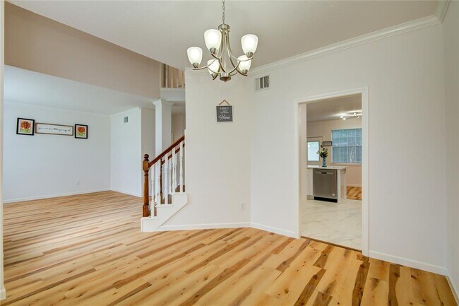 Building Photo - 1810 Oakleaf Cir