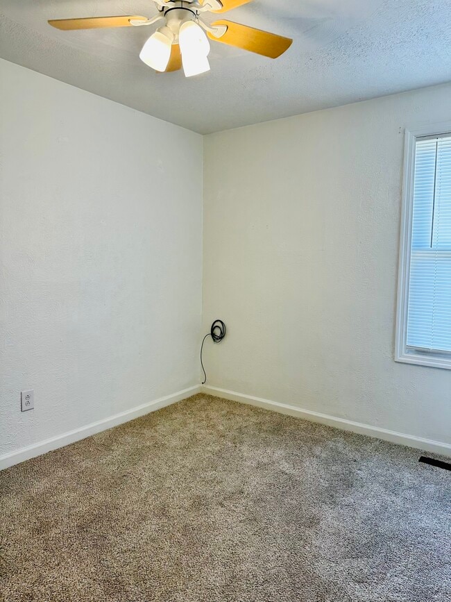 Building Photo - 808 Hibner Ave