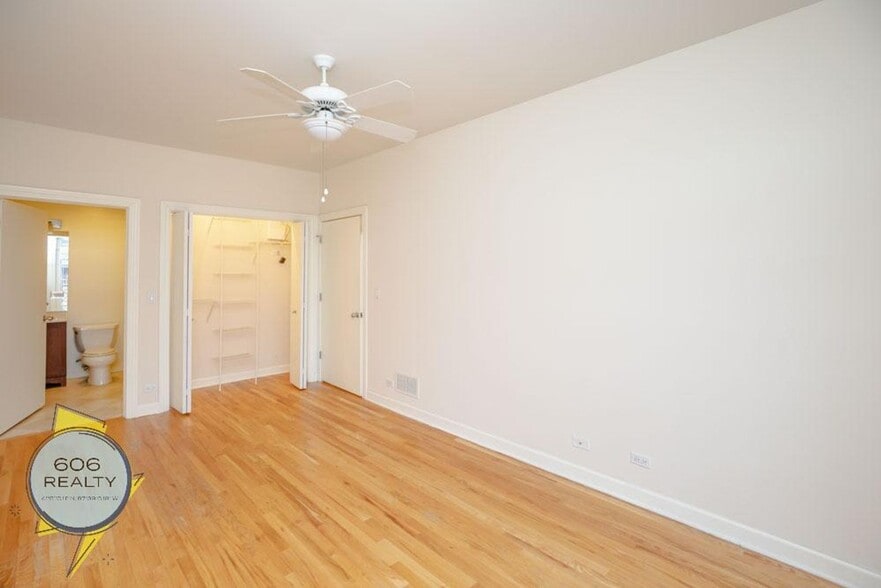 Building Photo - 3347 N Clark St