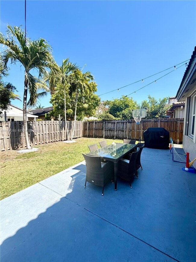 Building Photo - 15391 SW 17th Terrace