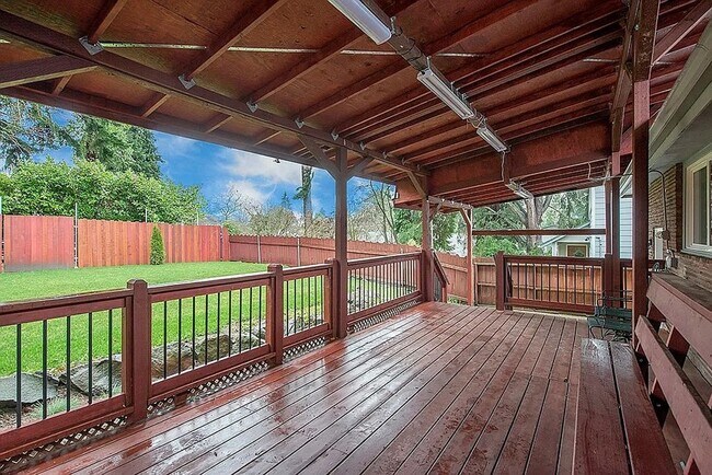 Building Photo - Classic Fauntleroy Home on a Spacious Lot ...