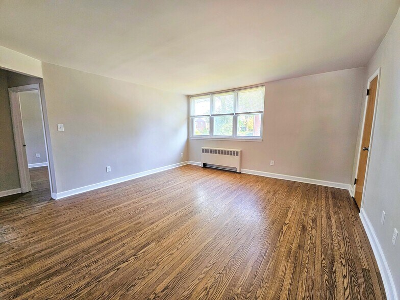 Living room - 24 Surrey Rd