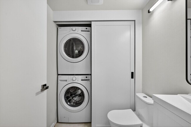 Building Photo - 4204 Roxbury Ct