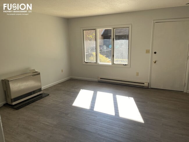 Building Photo - Warm & Inviting One-Level Condo in South B...