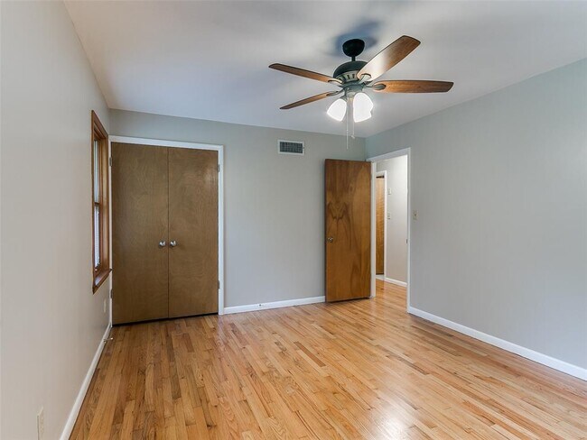 Building Photo - 1214 Cruce St