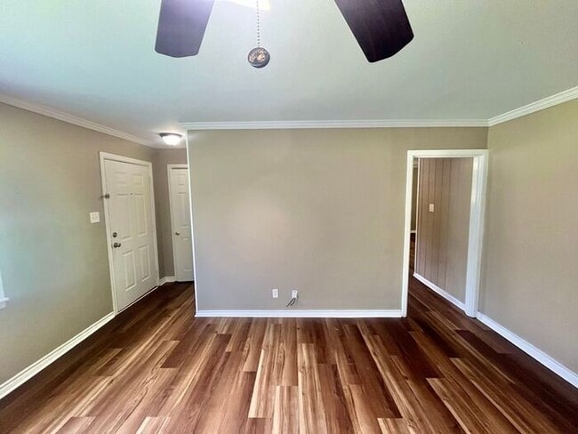 Building Photo - Tour Today! 3 Bedroom 2 Bath Single Family Home in Longview!