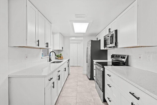 Building Photo - 1499 Janet Pl