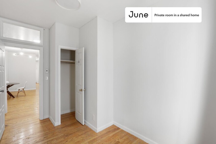 Building Photo - Private bedroom in 3 bed/1 bath Home