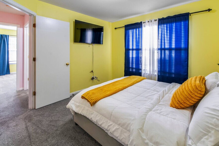 Building Photo - 784 Long Island Cir