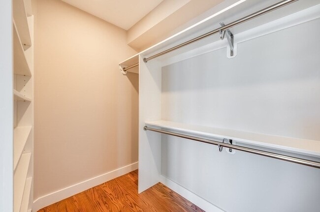 Building Photo - 8 Riverside Rd