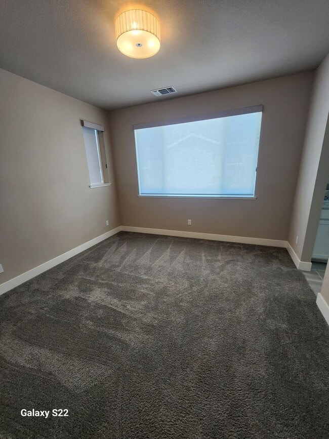 Building Photo - Beautiful two story home in the great neig...
