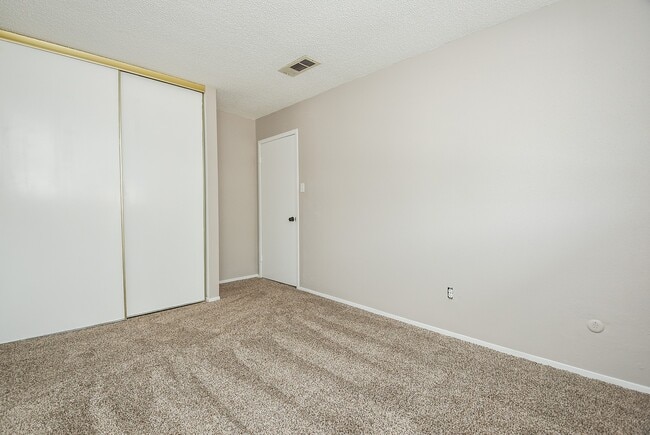 Building Photo - 5809 Village Forest Ct