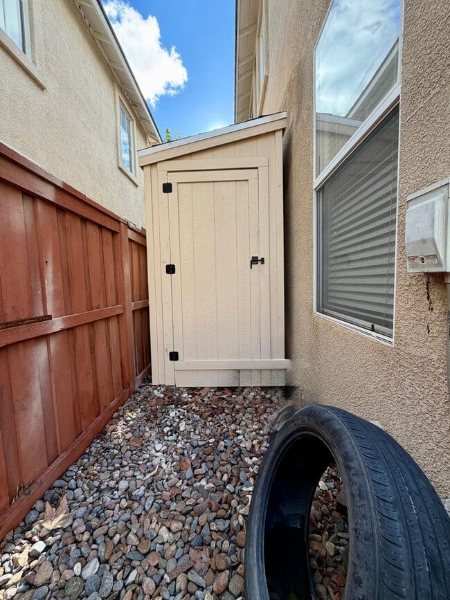 Building Photo - Spacious Oak Creek Cul-de-Sac Home with 5 Bedrooms & 3-Car Garage